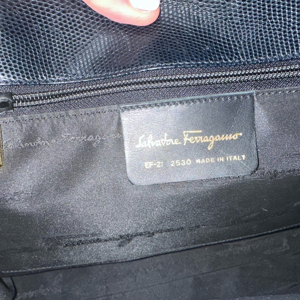 Salvatore Ferragamo Lizard Embossed Vara Bow Tote + Matching Wallet | 2 Pieces - Picture 12 of 16